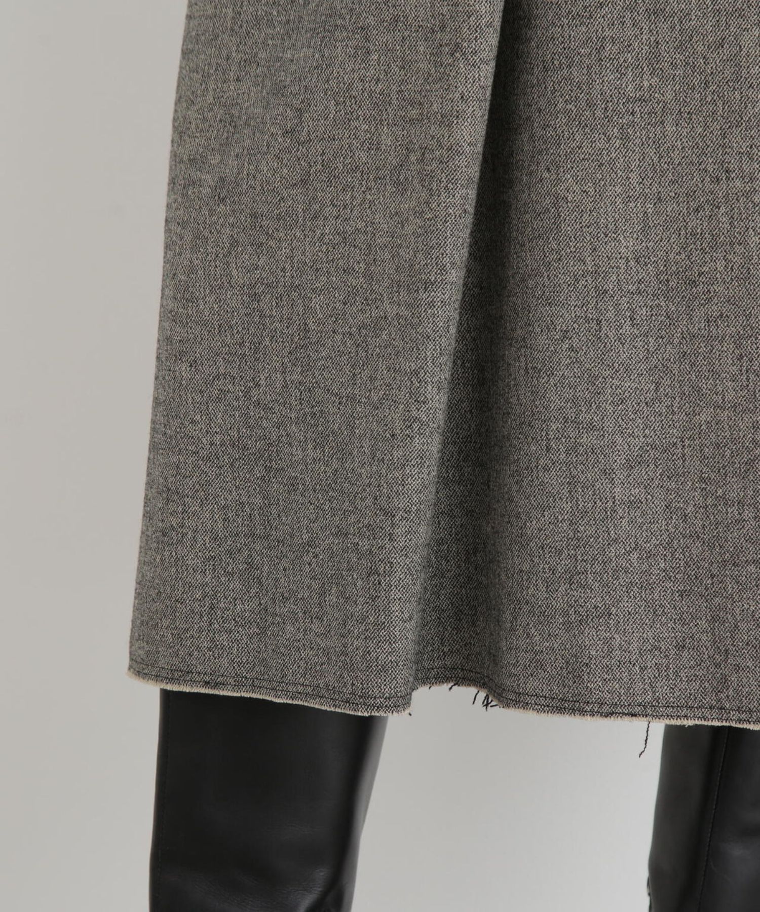 クラシカルツイードレザーベルト付きスカート(ブラック)毛 / 裏地あり / 合皮ベルト付き / 脇ファスナー / 0315220121