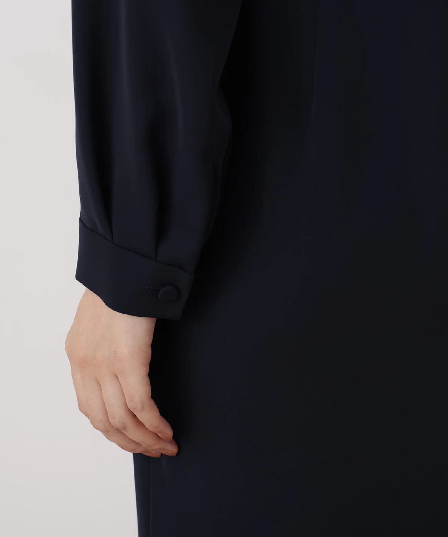 スタンドラッフルマーメイドワンピース(ネイビー)ストレッチ無し / 身頃、スカートに裏地付き / 後ファスナー / ふくらはぎ真ん中くらい丈 / 0316140129