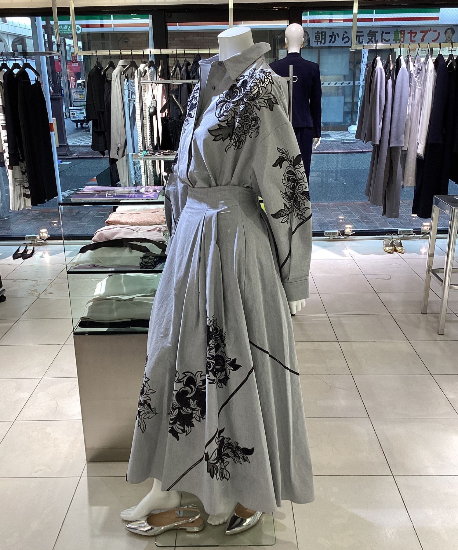 エンブロイダリーオーバーシャツ(グレー)綿 / ウォッシャブル / 手洗い可 / リーフモチーフ柄 / 5126204005