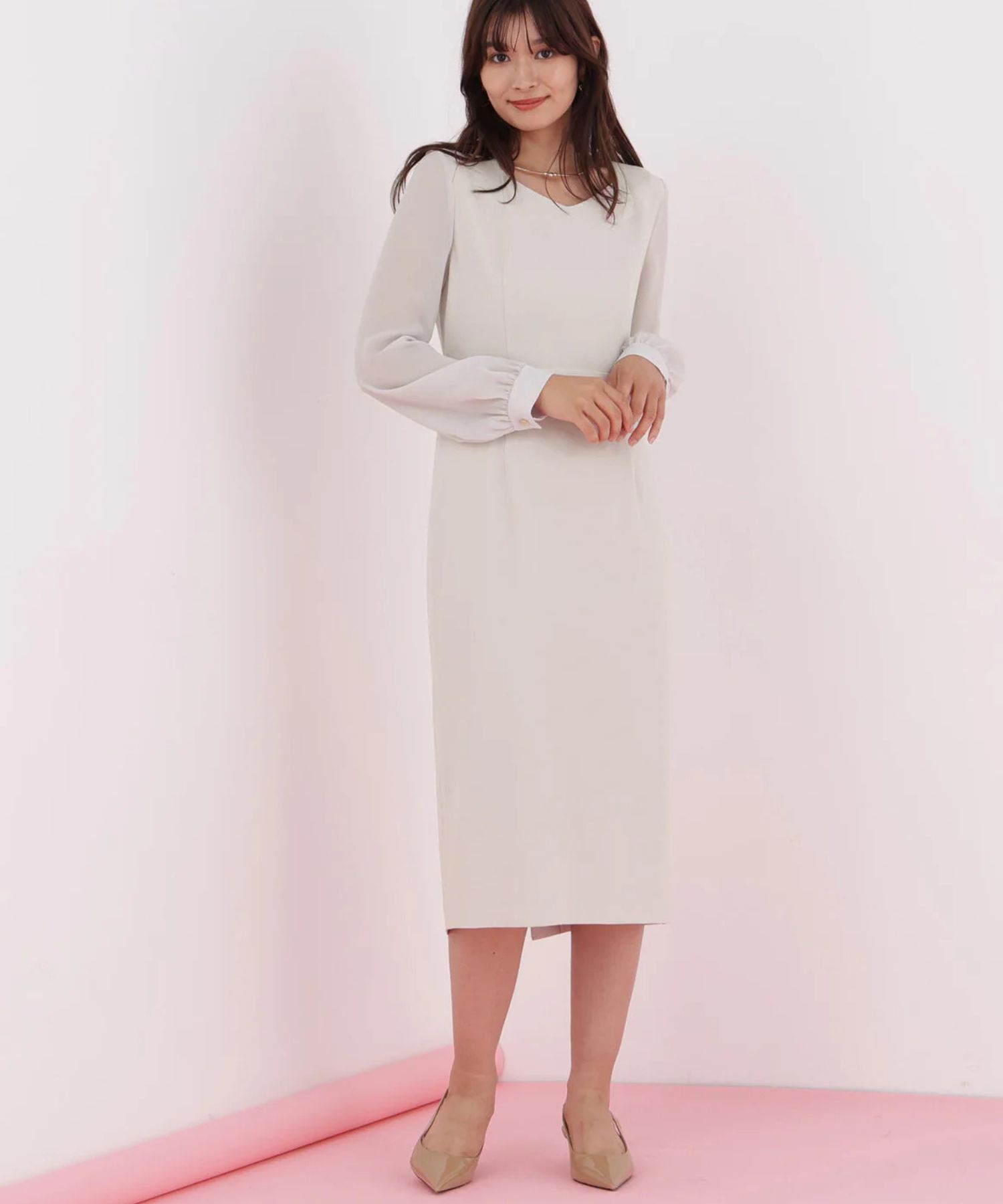 ダイヤモンドネックコンビワンピース(ベージュ)アセテート / ストレッチなし / 身頃裏付き / 後ファスナー / 後ろベンツあり / 膝が隠れる丈 / 0316140112