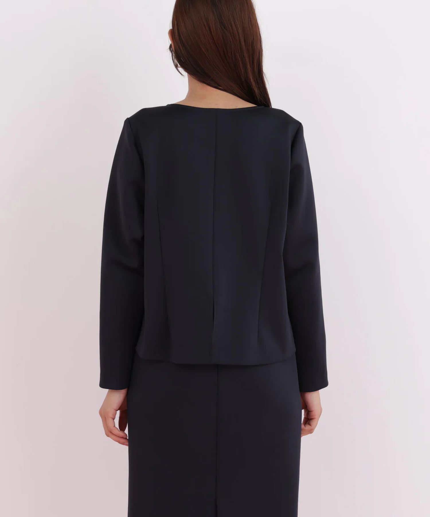 パールビーズスリーブジャージトップス(ネイビー) ポリエステル / ストレッチあり / 裏地なし / かぶって着用 / 後・脇にスリットあり / 袖口スリットに飾りパール釦 / 0316110116