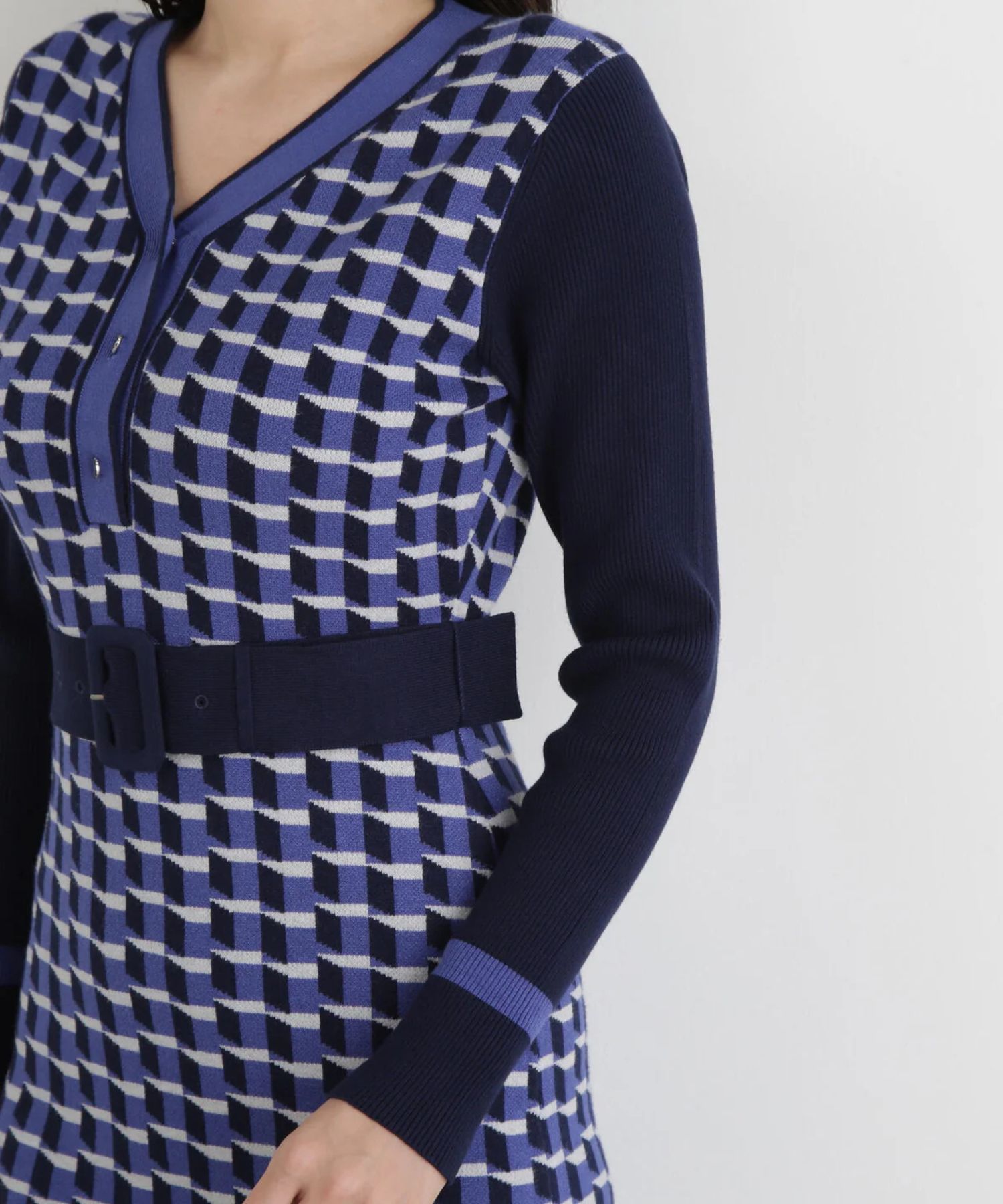 ジオメトリックジャガードニットワンピース(ブルー)レーヨン / 裏地無し / 袖釦あり / 前ベンツ / ベルト付き / ストレッチあり / 0315247113