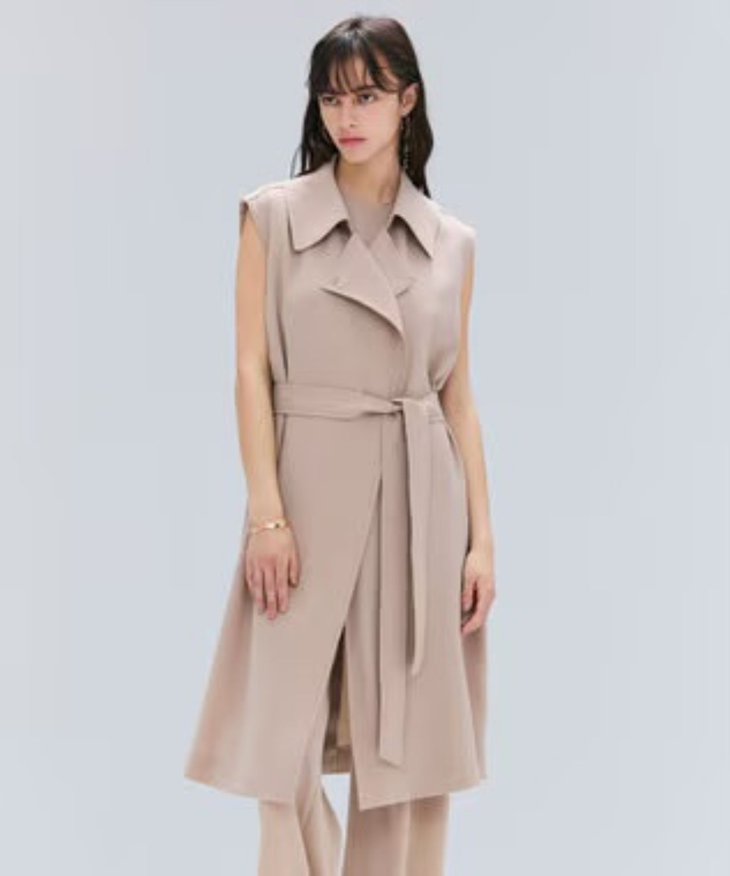 FLEUR / ラップデザインロングジレ (Beige) トリアセテート / 共布ベルト付き / サイドポケット / 軽量 / VRCWGA0214