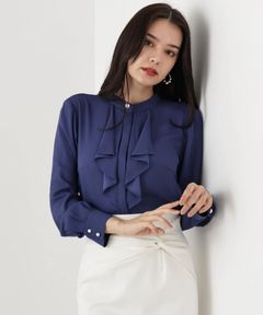 フロントラッフルパールボタンブラウス(ブルー)ポリエステル / ウォッシャブル / 手洗い可 / ストレッチあり / 裏地無し / 前比翼釦あき / 0315210104