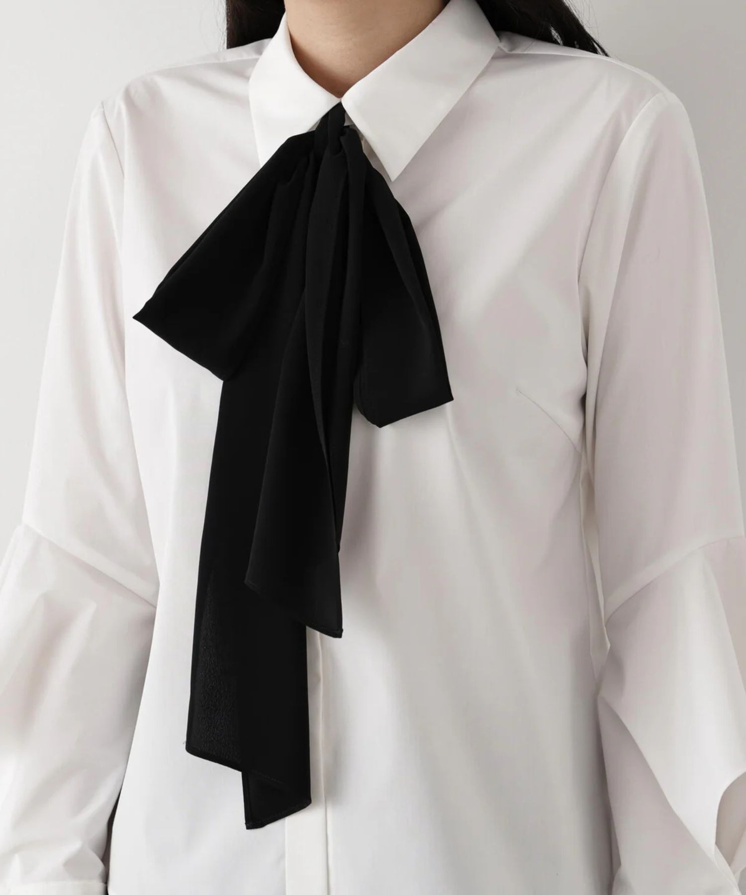 ラッフルスリーブリボンブラウス(ホワイト)コットン /ウォッシャブル / 手洗い可 / 裏地無し / 袖カフス上にスリットあり / 0315210119