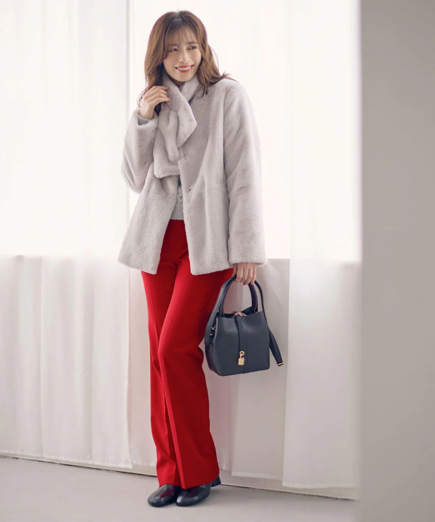 2WAY ストレッチフレアパンツ(レッド)ポリエステル / ショート丈裏地付き / ストレッチあり / 前ポケット×2 、後ろ飾りポケット×2/ 左脇ファスナー開き / 後ろ中心ウエストにゴム入り / かかとくらいの丈 / 0315230110