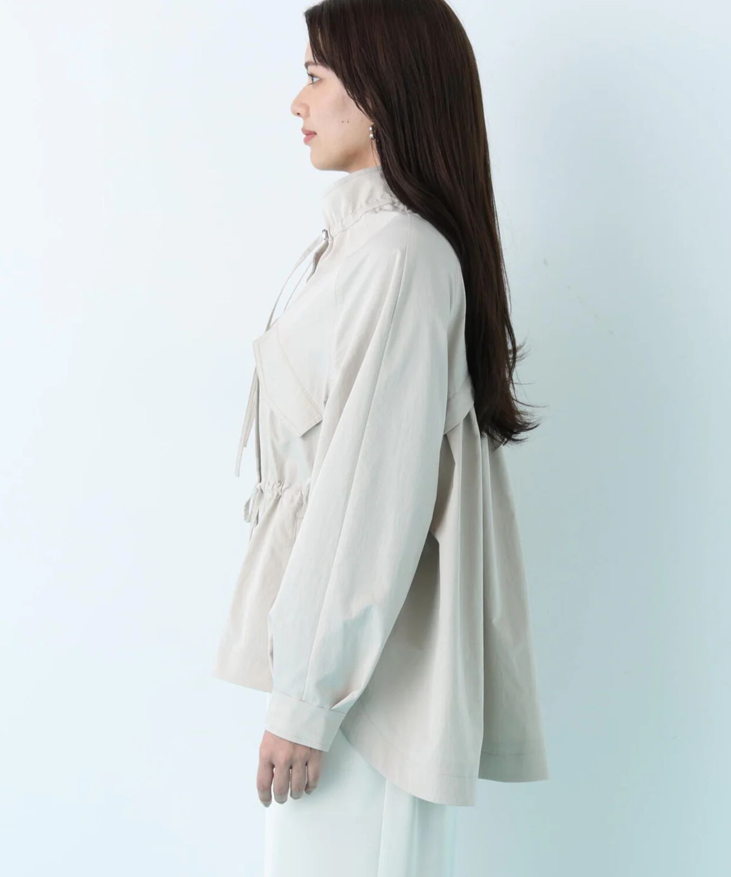 ストレッチツイルマウンテンパーカー(ベージュ)ポリエステル / ストレッチあり / 裏無し / 両脇ベンツあき / 前ファスナー開き+ドットボタン / 0316155217