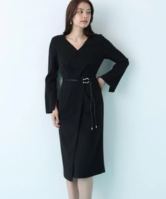 タッククロスウエストワンピース(ブラック) ポリエステル / ストレッチあり / 裏地付き(袖は裏無し) / 右脇奥にスリットあり / 後ろファスナー開き / 袖下にスリットあり / 0316140219