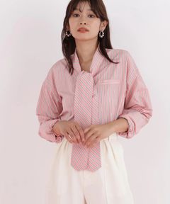ストライプタイネックシャツ(ピンク系)ポリエステル / ストレッチ無し / 裏地無し / 前比翼あき / 衿から続きのリボン付き / 左胸に飾りポケット / 0316110101