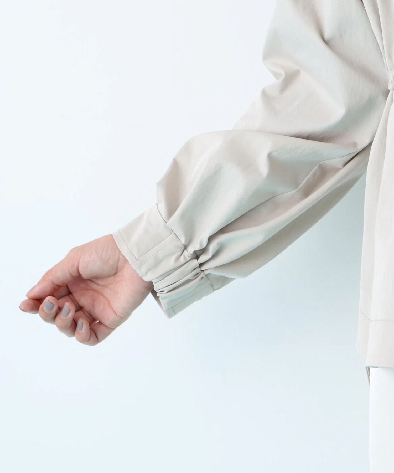 ストレッチツイルマウンテンパーカー(ベージュ)ポリエステル / ストレッチあり / 裏無し / 両脇ベンツあき / 前ファスナー開き+ドットボタン / 0316155217