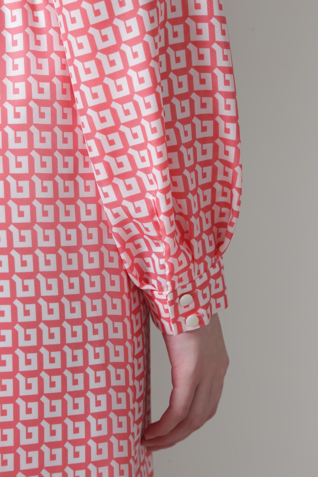 [URBAN PRECIOUS] ジオメトリックプリントワンピース (ピンク) / ポリエステル 100% / 裏地付き / 共布リボン付 / 0315140111