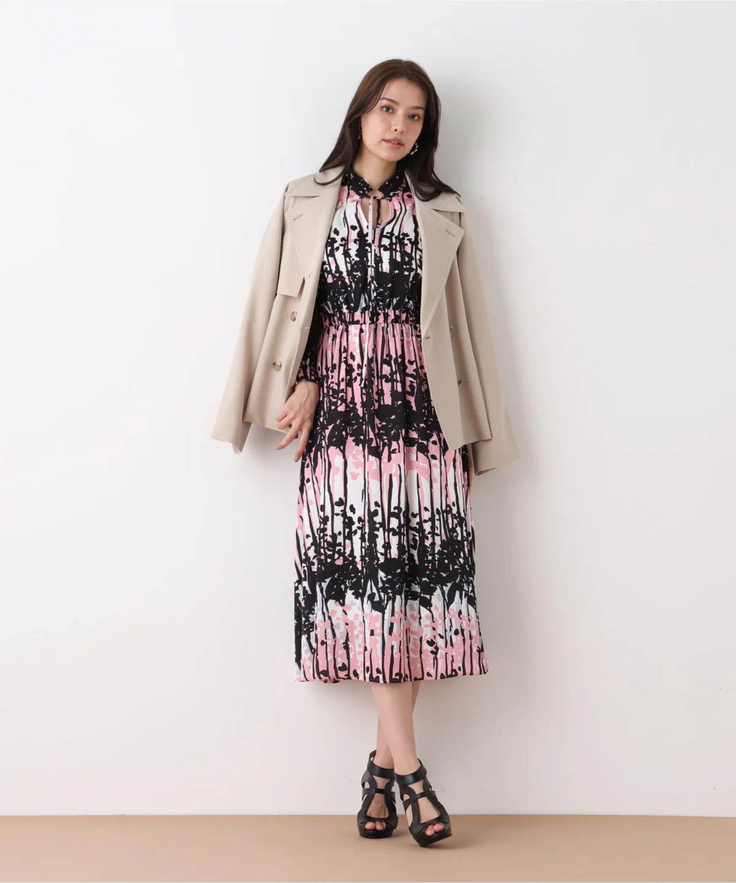 ソフトオックスショートトレンチコート(ベージュ)ポリエステル / ストレッチあり / 前釦あき / 前ポケット×2 / 0316151221