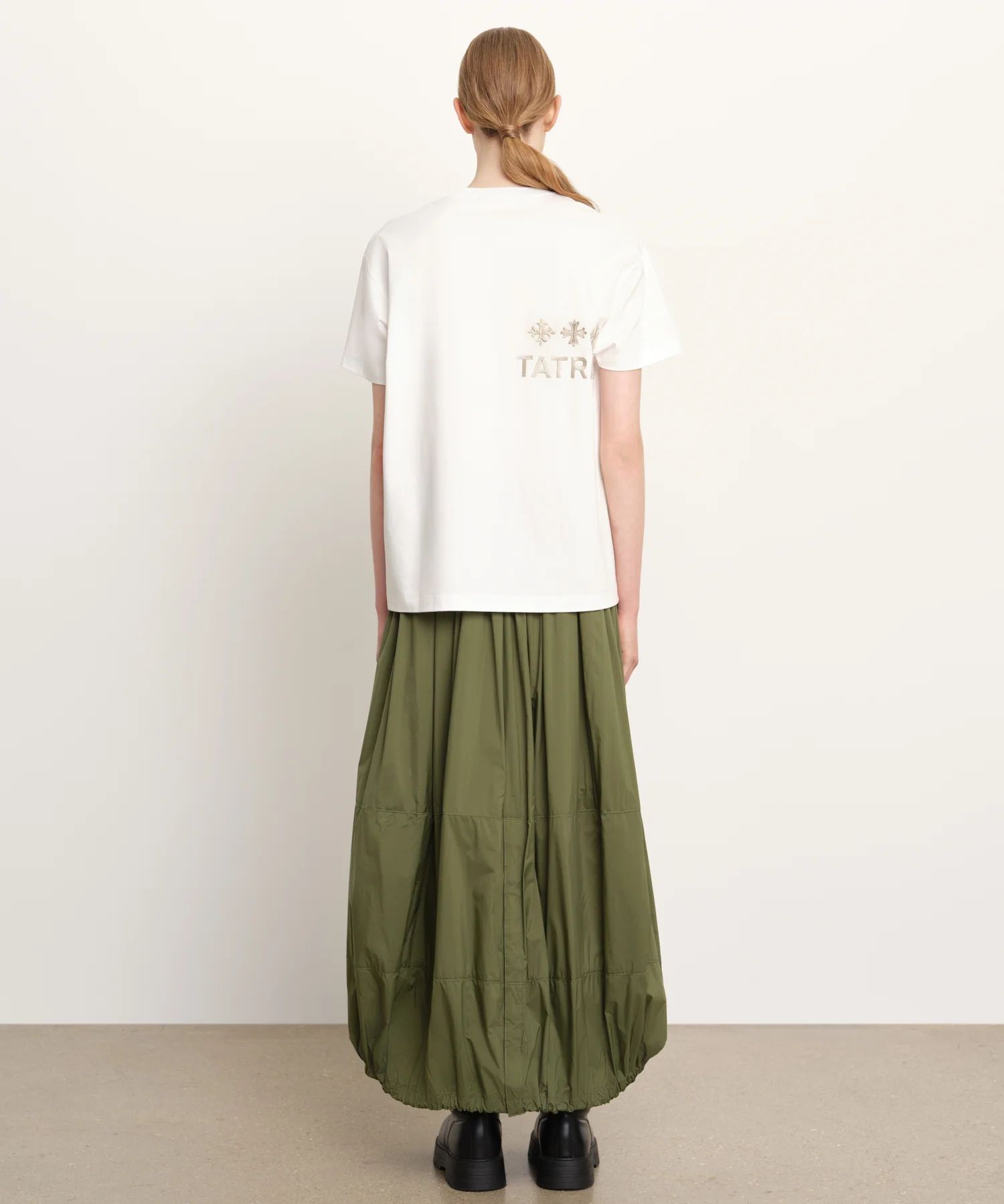 GISELLA ジゼラ Tシャツ (ホワイト) 綿 / 胸元ロゴ / 背面ロゴ / クルーネック  / LCKZ0750083588