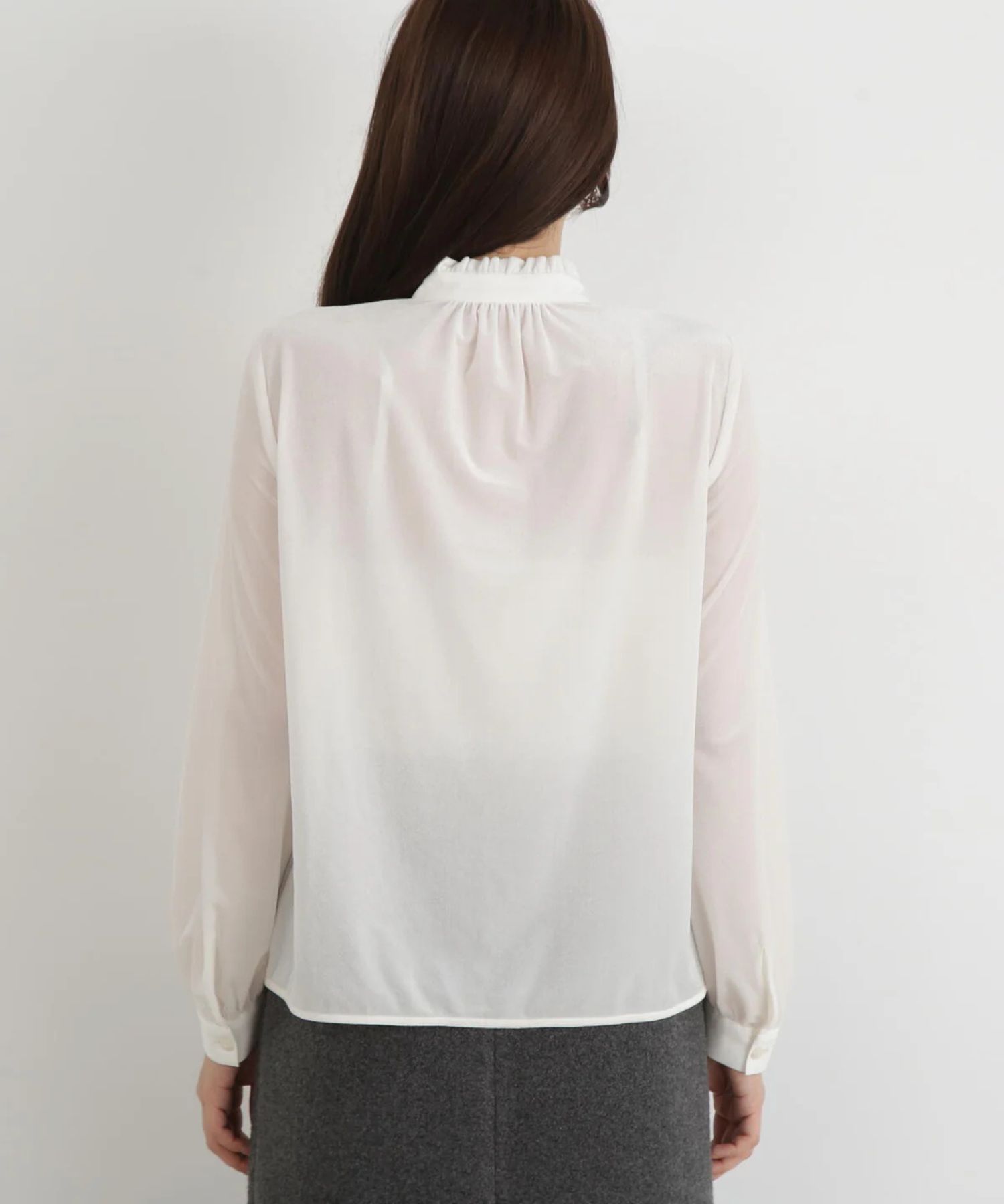 ベルベットコンビギャザーブラウス(エクリュ)ポリエステル / ウォッシャブル / ストレッチあり / 裏地無し / 前比翼釦あき / 0315210118