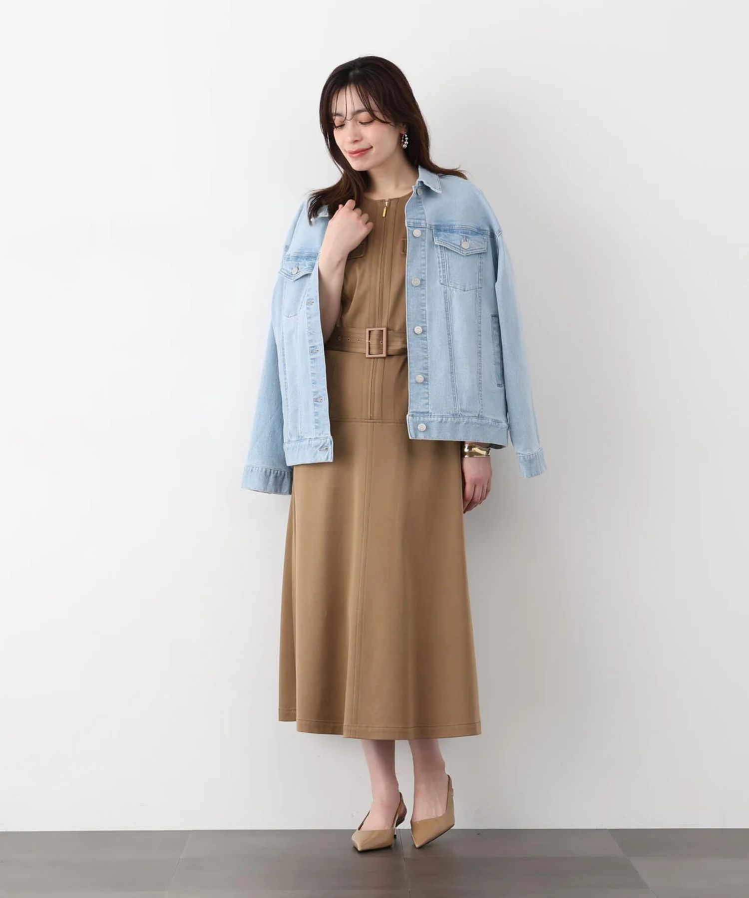 フロントファスナーデニムワンピース(モカ)再生繊維 / ストレッチあり / 裏地なし / 前ファスナー開き / 共地ベルト付き / 0316240716