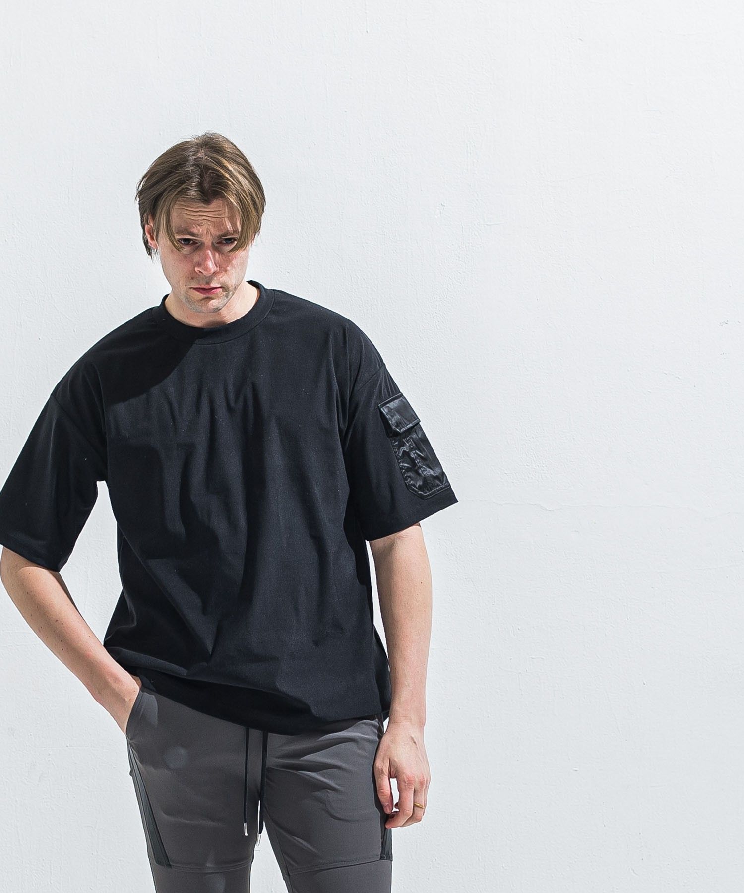 militaryPocket nylon OVER  TEE (BLACK) ナイロン/ ストレッチ / 袖ポケット付き /速乾性 / 手洗可  /  RC40-T-008