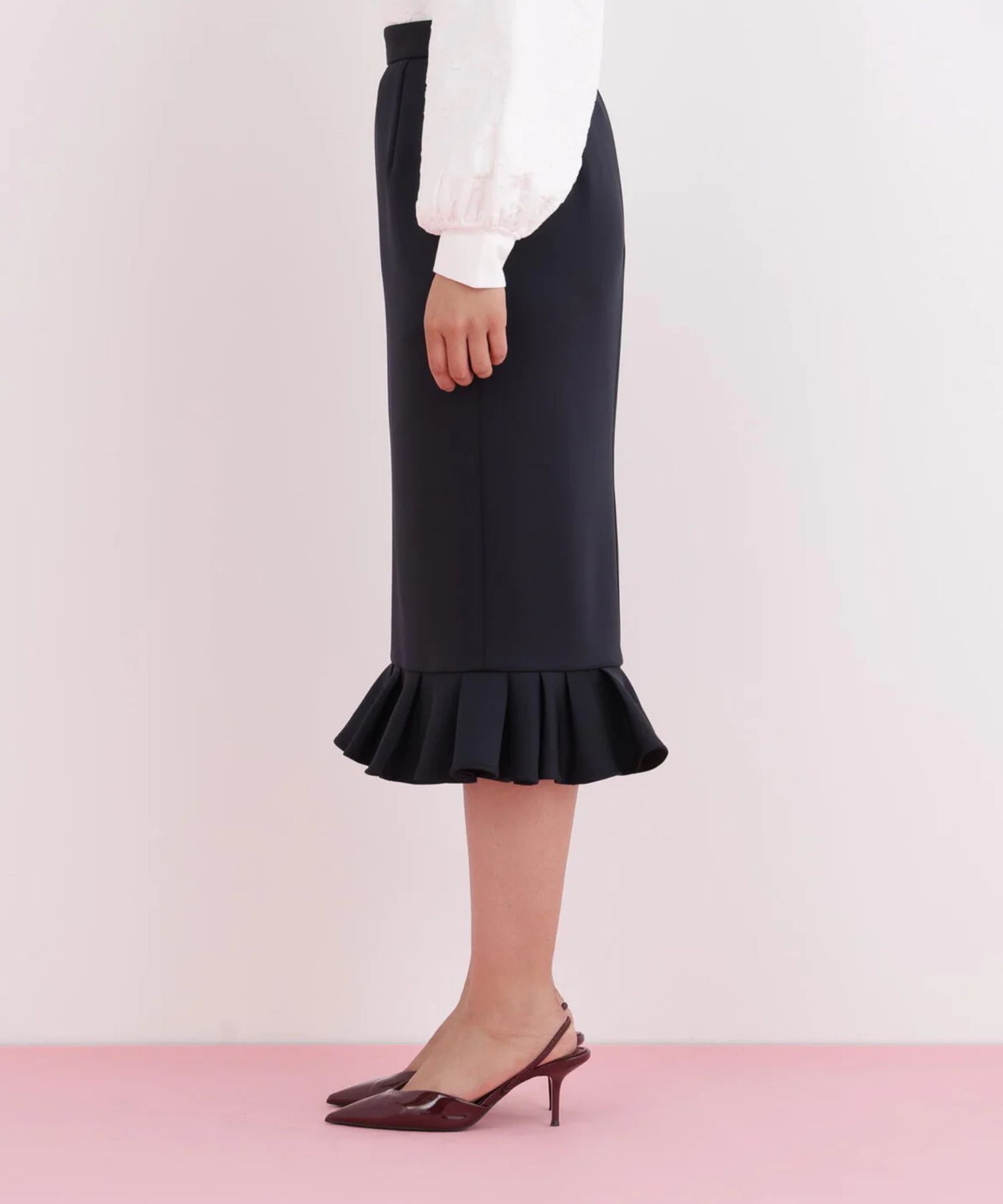 ラッフルヘムジャージスカート(ネイビー)ポリエステル / ストレッチあり / 裏地付き / 前ポケット×2 / 後ろファスナーあき / 後にベンツあり / 0316120116