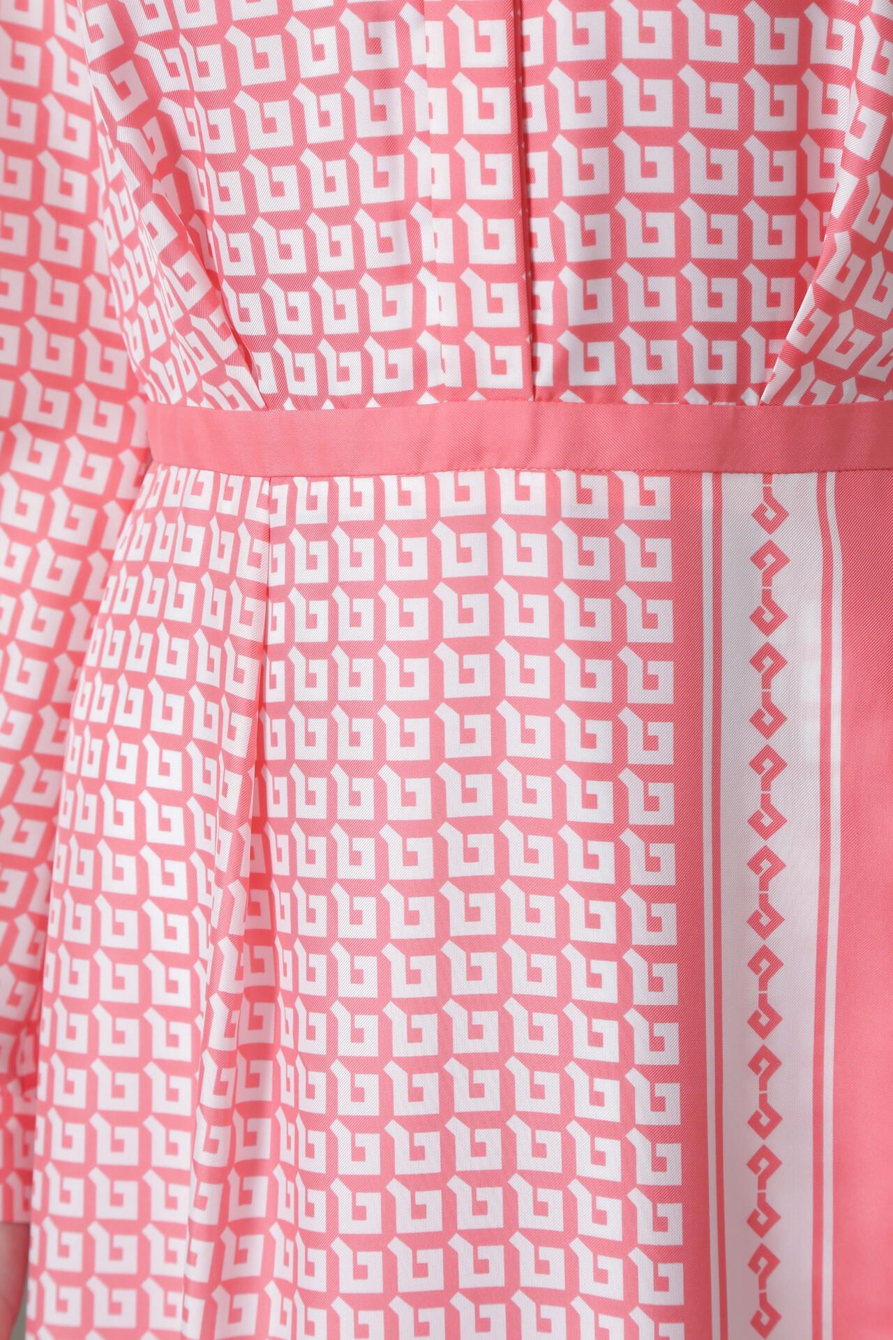 [URBAN PRECIOUS] ジオメトリックプリントワンピース (ピンク) / ポリエステル 100% / 裏地付き / 共布リボン付 / 0315140111