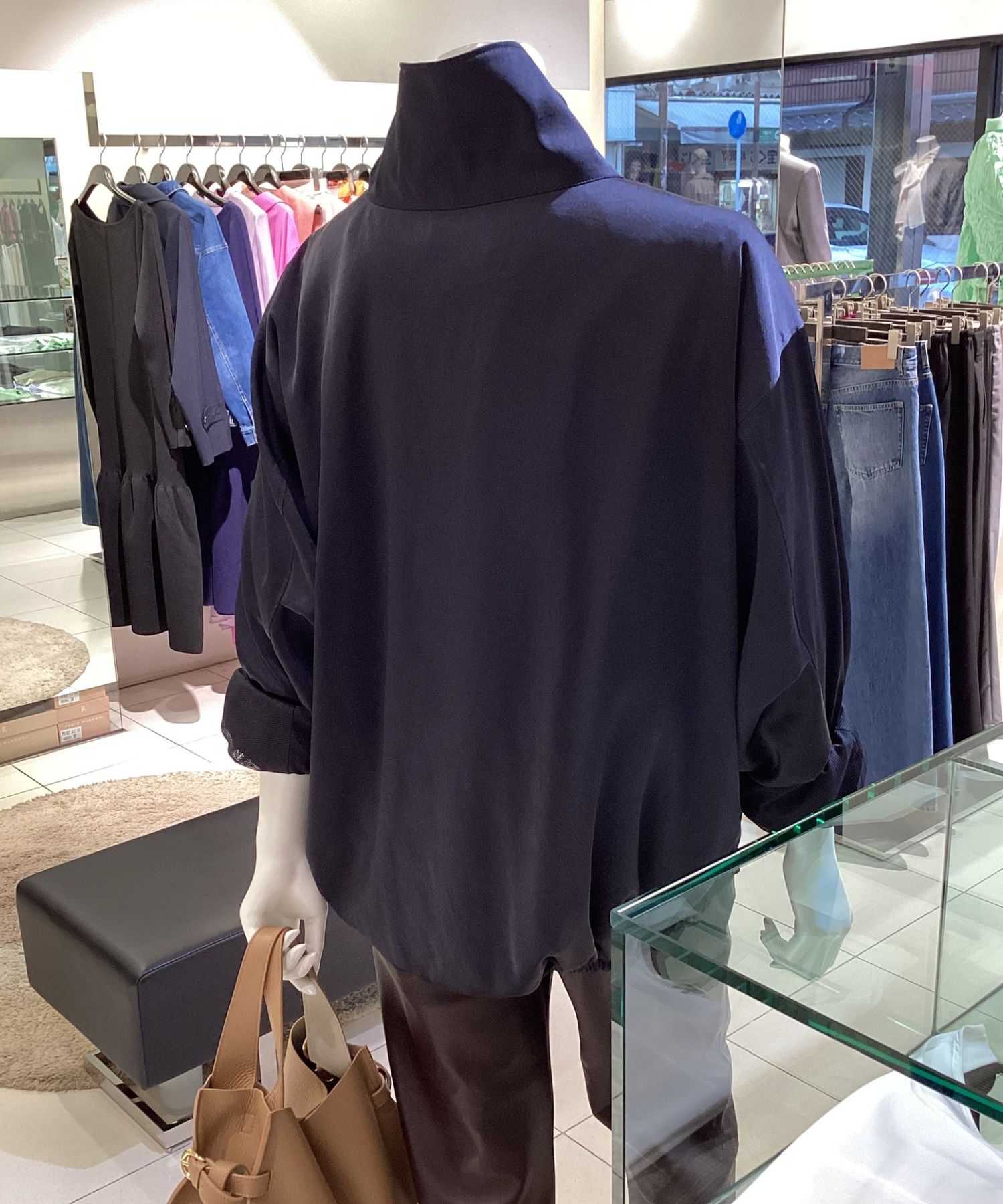 サテンドロストブルゾン(ダークネイビー) ポリエステル / スタンドカラー / 裾はドロスト / MWFJ261081