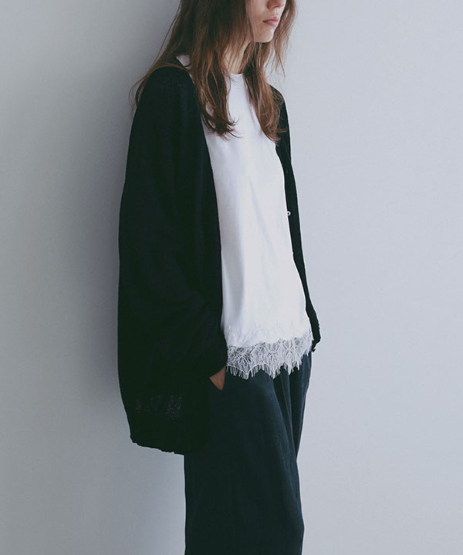 リリヤーンリネンVネックカーディガン(ブラック) 麻 / 深めVネック/ 小さめボタン / 1226204094