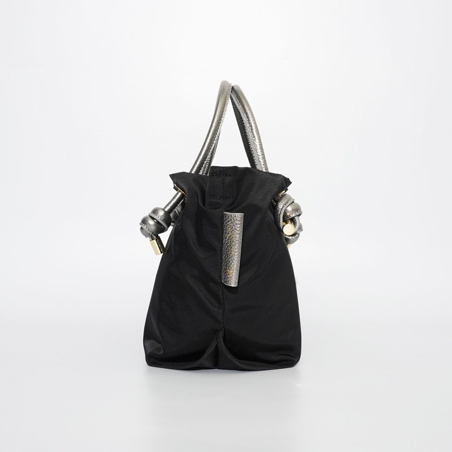 BIANCA / Black × Silver /  V-2224 / ビアンカ / ノットハンドルナイロントート / Sサイズ（ブラック×シルバー）ナイロン / 牛床革（Italian leather）/ 2WAY / ショルダーストラップ付き / V-2224