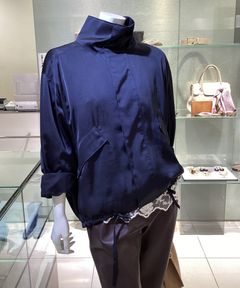 サテンドロストブルゾン(ダークネイビー) ポリエステル / スタンドカラー / 裾はドロスト / MWFJ261081