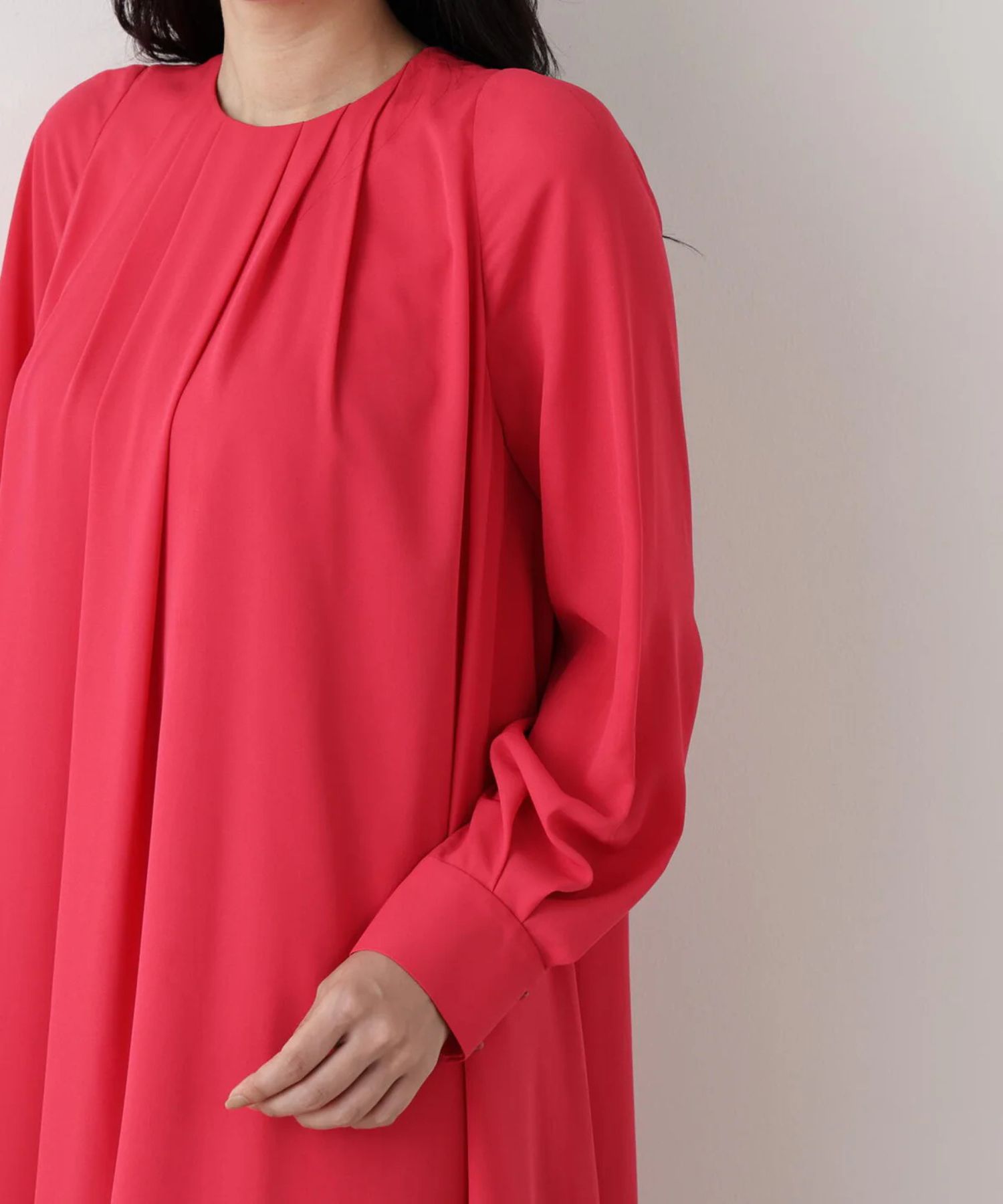 タックフレアジョーゼットワンピース(レッドピンク)ポリエステル / 見頃裏地付き / 後ファスナー / 0315240125