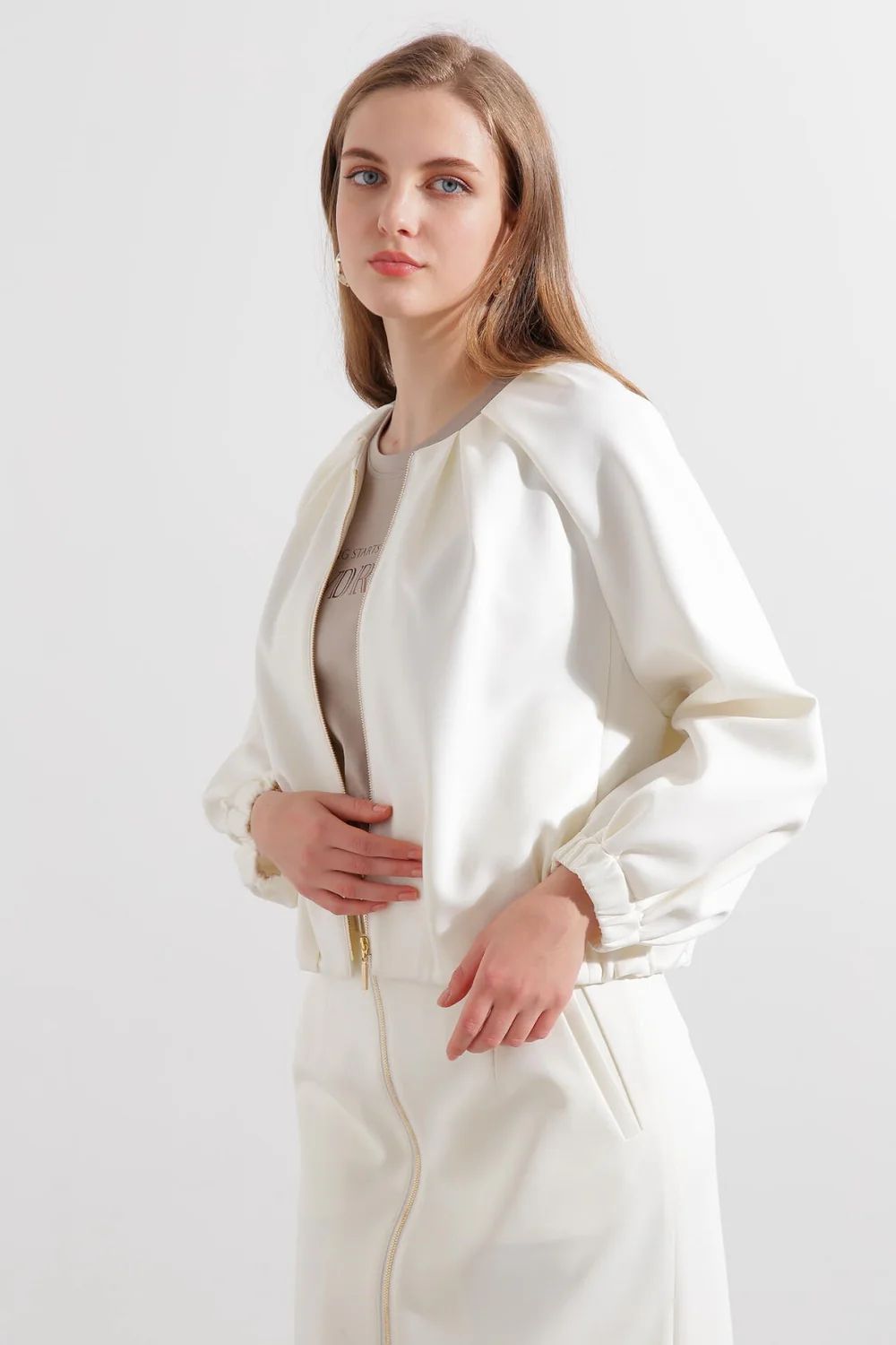 ダンボールノーカラーブルゾン (ホワイト) / ポリエステル・ポリウレタン / ストレッチ / 0315150303