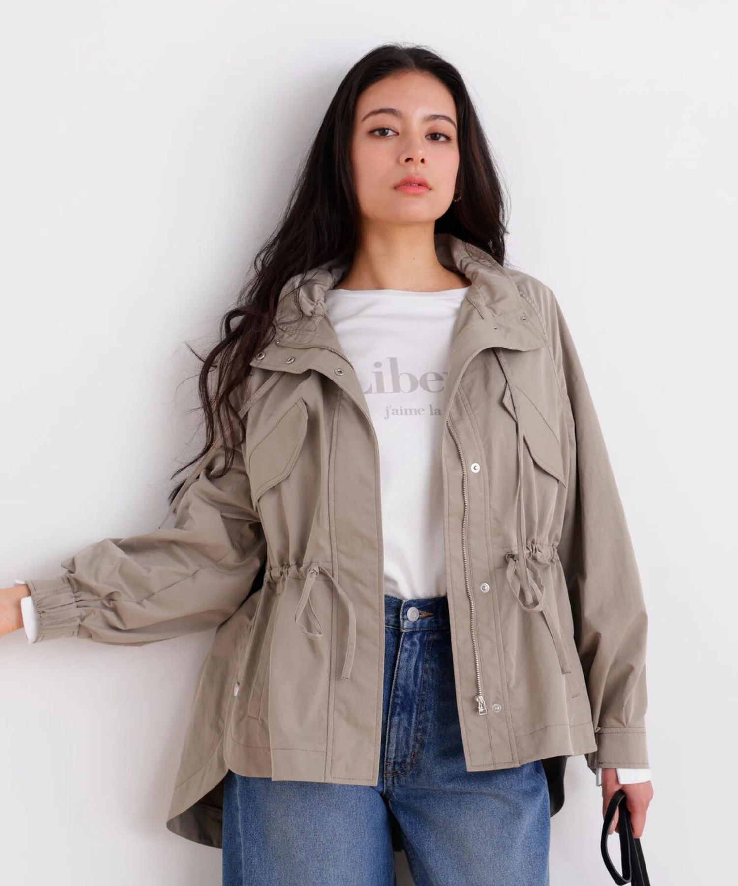 ストレッチツイルマウンテンパーカー(カーキ)ポリエステル / ストレッチあり / 裏無し / 両脇ベンツあき / 前ファスナー開き+ドットボタン / 0316155217