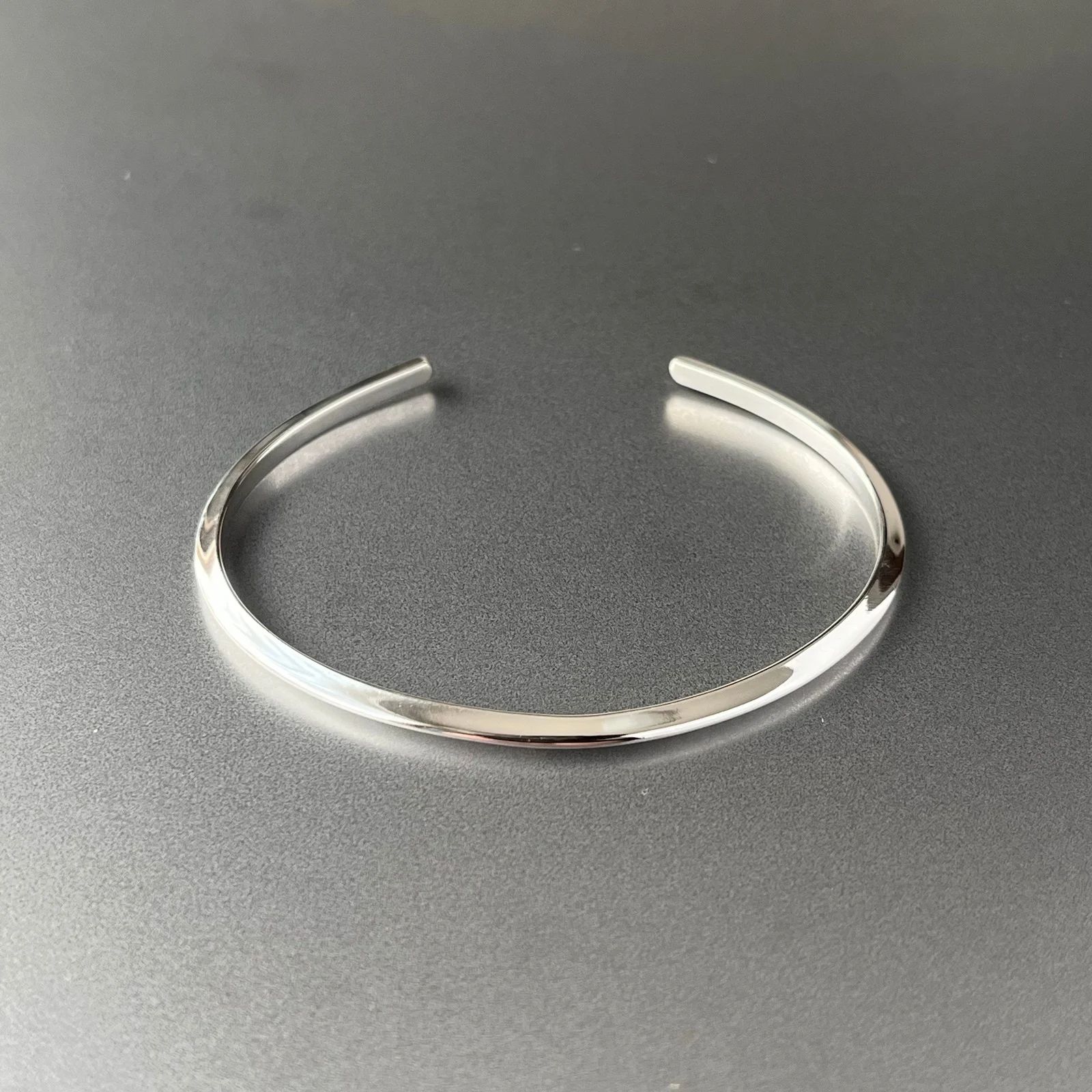 【ASSET SILVER】三角錐バングル / シルバー925 / 幅2.8mm / 手首周り14cm