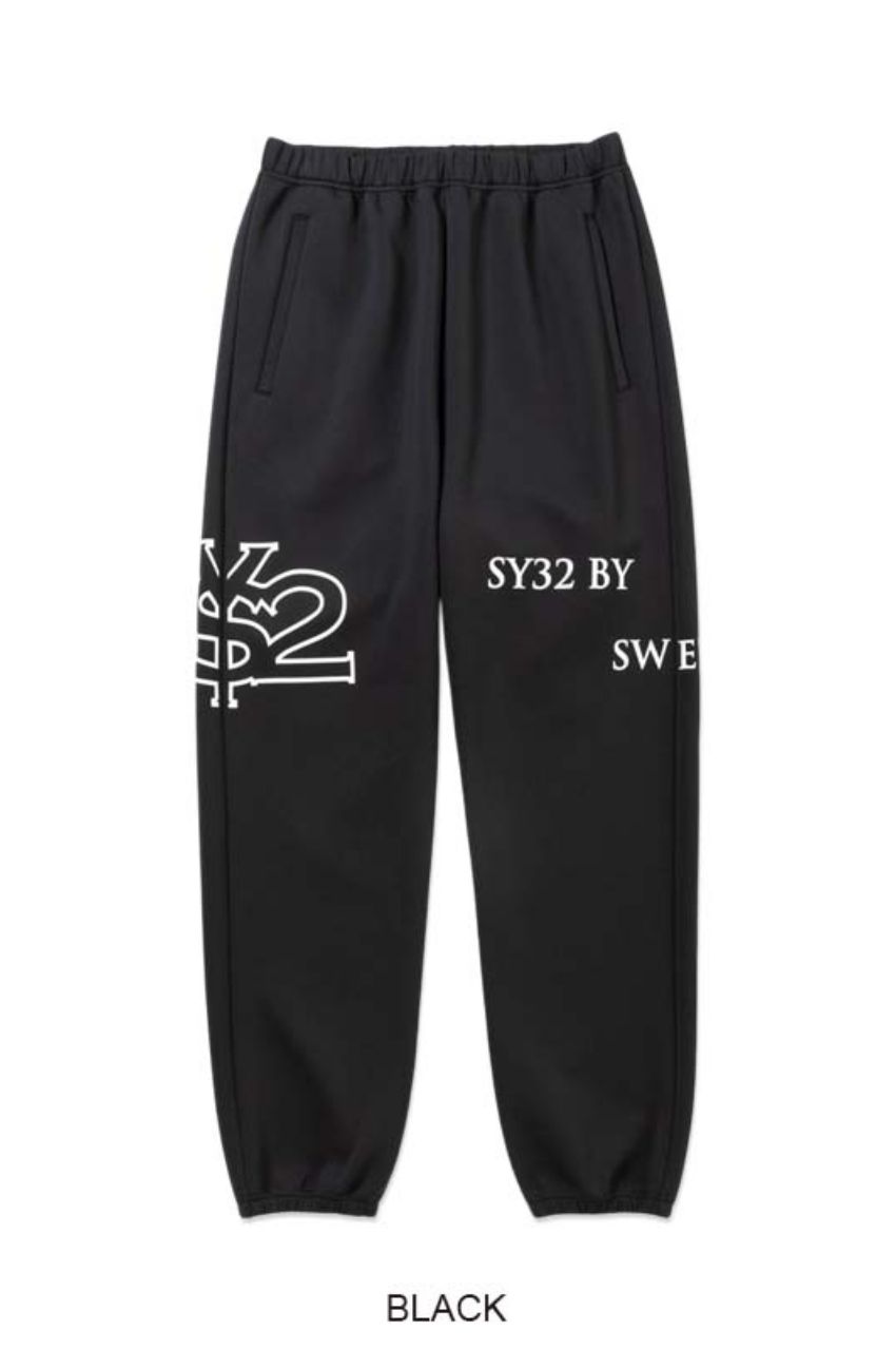 SERIF TYPE LOGO SWEAT PANTS (ブラック) ポリエステル / ロゴプリント / 艶感有り / セットアップ対応 / 15005