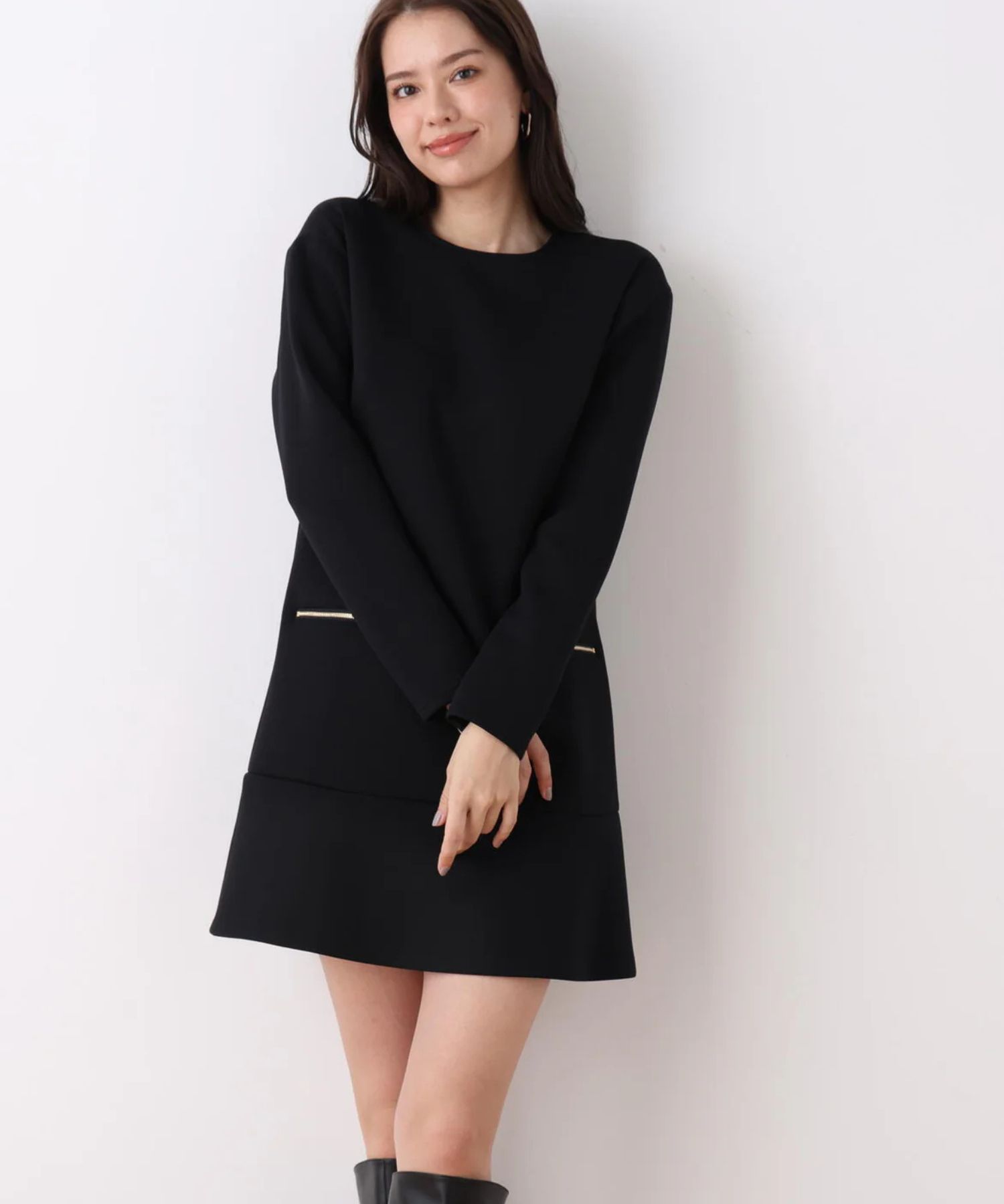 バイカラードッキングミニワンピース(ブラック)ポリエステル / ストレッチあり / 裏地無し / 後ファスナーあき / ひざより上の丈 / 0316140130