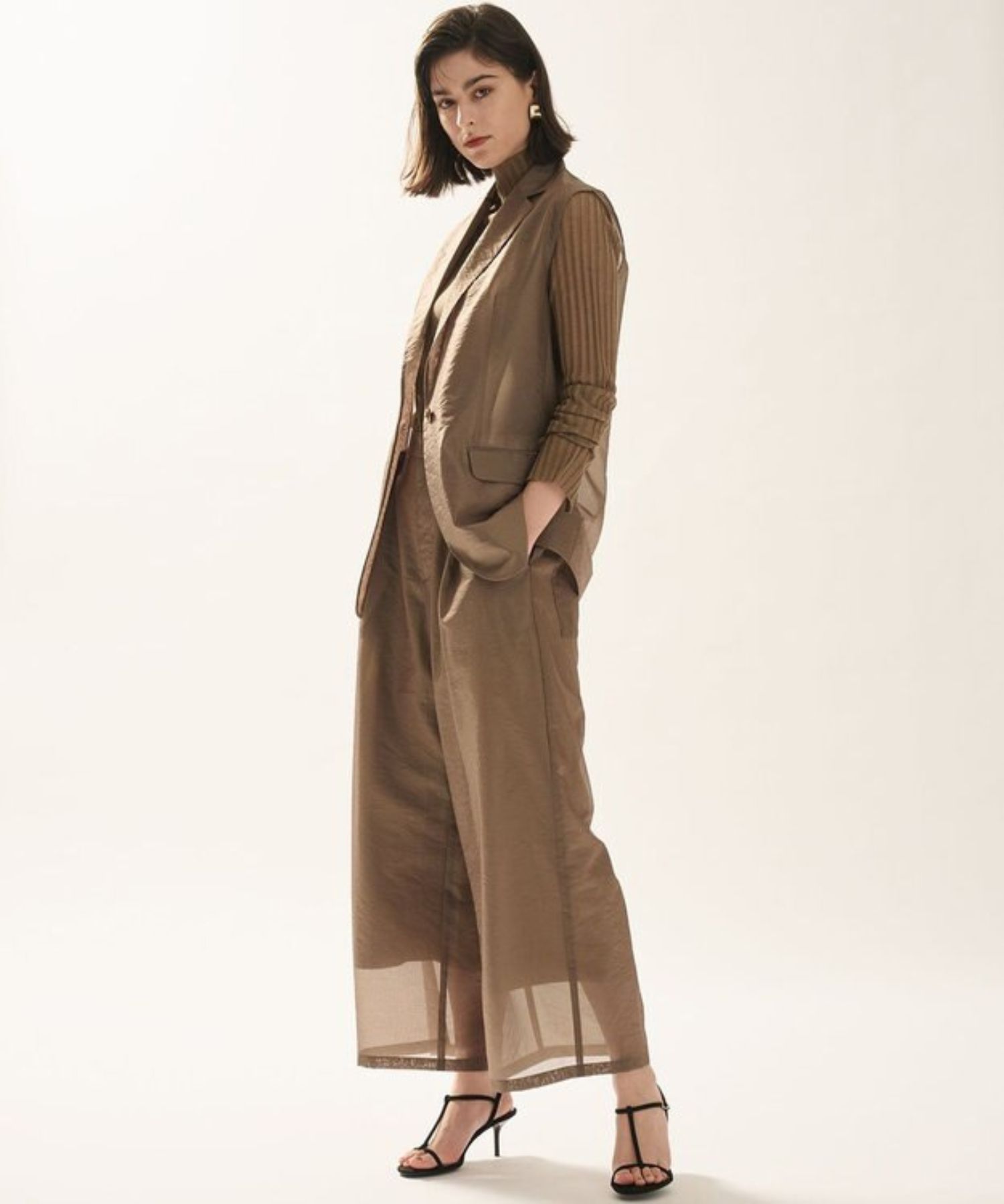シアーオーガンジーテーラードジレ(カーキベージュ) ポリエステル / シングルジレ / VRUVGA0811