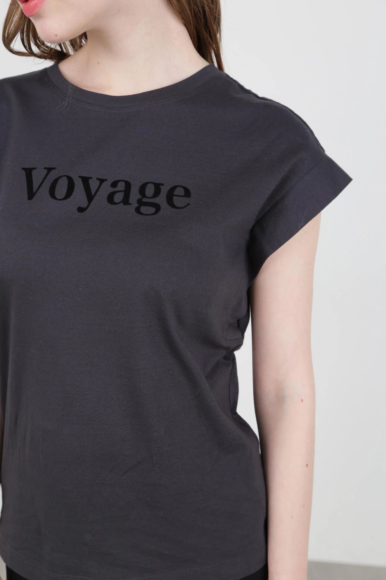 VoyageプリントTシャツ（グレー）綿 100% / ストレッチ / ドロップショルダー / ウォッシャブル / 日本製