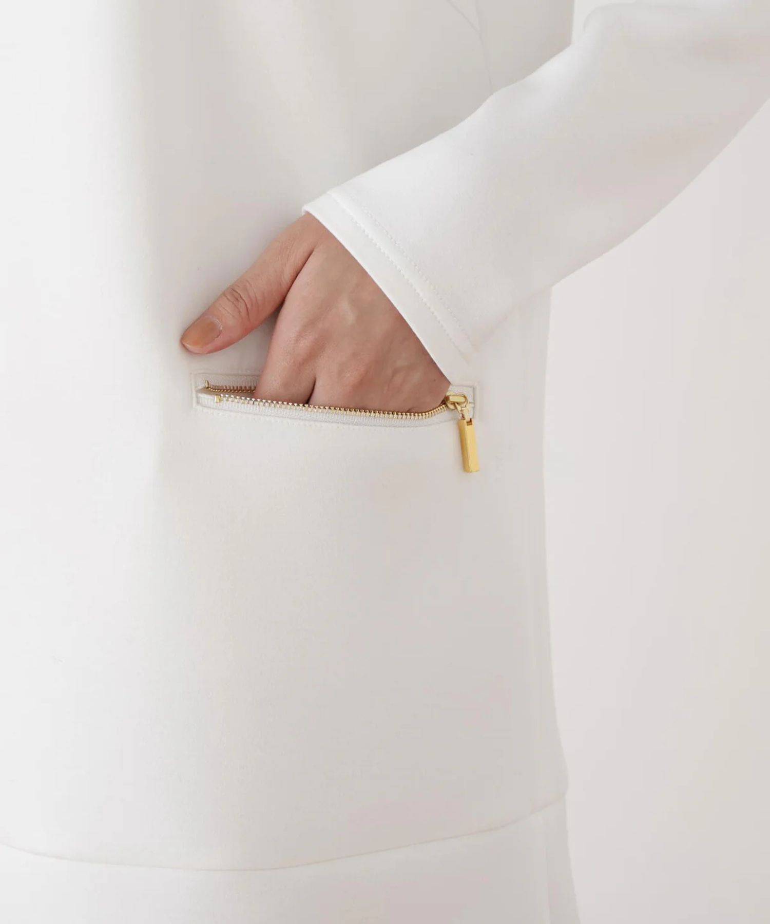 バイカラードッキングミニワンピース(ホワイト)ポリエステル / ストレッチあり / 裏地無し / 後ファスナーあき / ひざより上の丈 / 0316140130