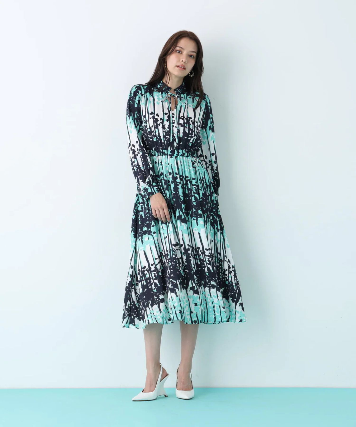 インクフォレストプリントワンピース(ミントグリーン系)ポリエステル / 身頃のみ裏付き / ファスナーなし / 被って着用 / スリットなし / 6140200