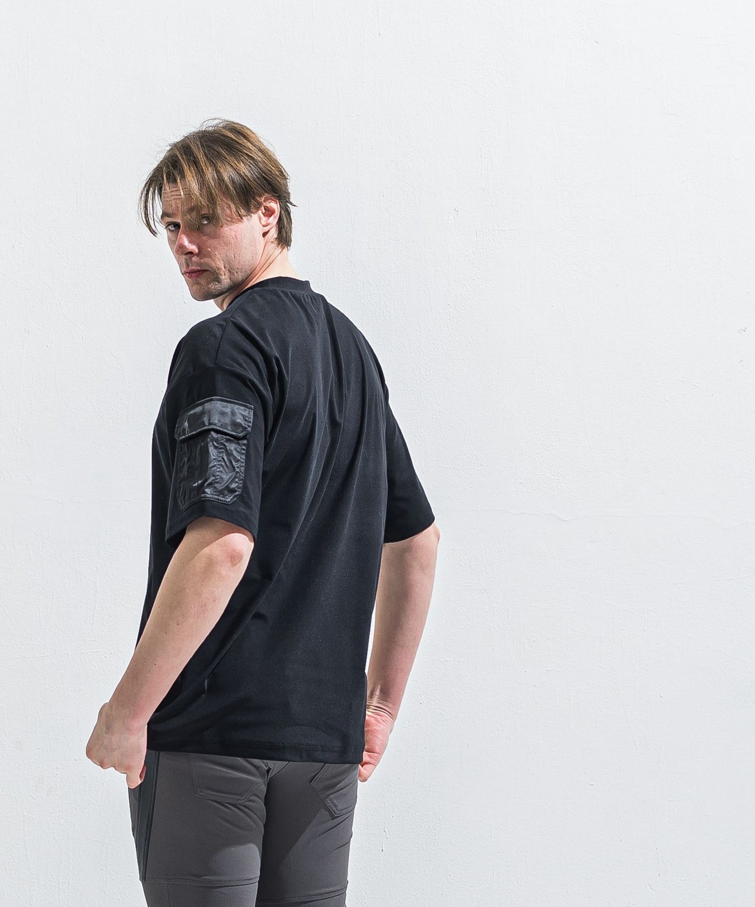 militaryPocket nylon OVER  TEE (BLACK) ナイロン/ ストレッチ / 袖ポケット付き /速乾性 / 手洗可  /  RC40-T-008
