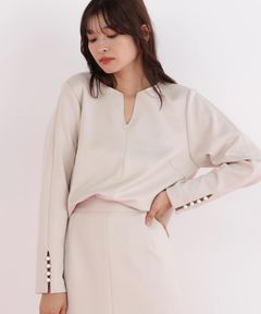 パールビーズスリーブジャージトップス(ベージュ) ポリエステル / ストレッチあり / 裏地なし / かぶって着用 / 後・脇にスリットあり / 袖口スリットに飾りパール釦 / 0316110116