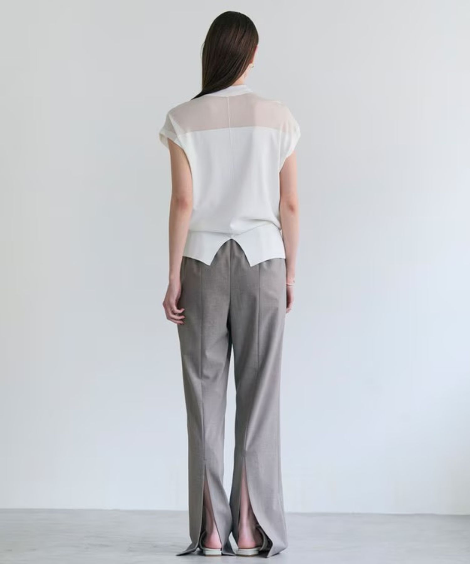 【イージーケア・セットアップ対応】BATEAU / バックスリット ストレートパンツ (Taupe) ポリエステル / ウエスト総ゴム / 吸水速乾 /UVケア / 接触冷感機能 / PRCWLM0002