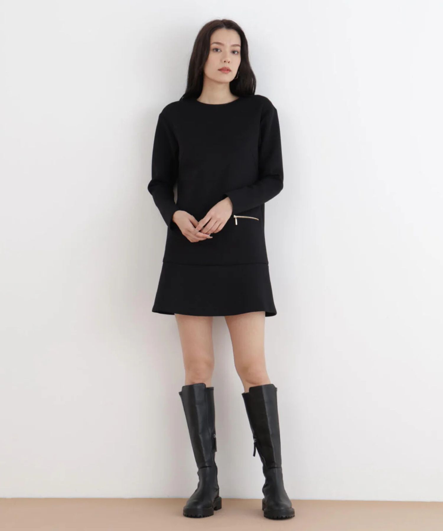 バイカラードッキングミニワンピース(ブラック)ポリエステル / ストレッチあり / 裏地無し / 後ファスナーあき / ひざより上の丈 / 0316140130