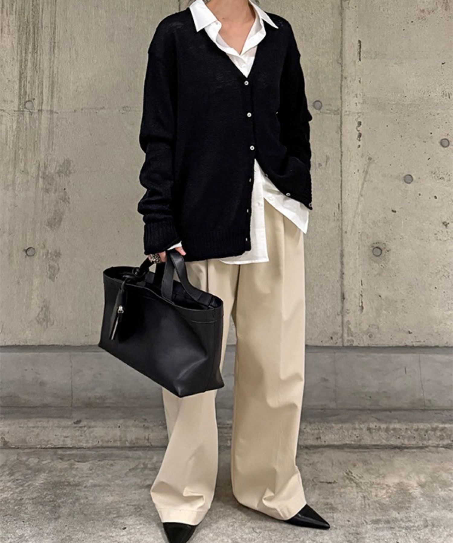 リリヤーンリネンVネックカーディガン(ブラック) 麻 / 深めVネック/ 小さめボタン / 1226204094