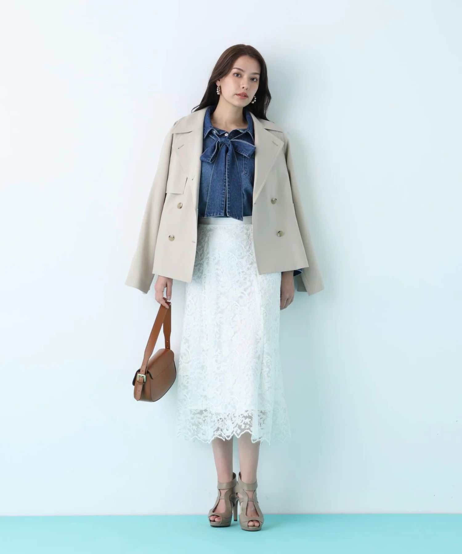 ソフトオックスショートトレンチコート(ベージュ)ポリエステル / ストレッチあり / 前釦あき / 前ポケット×2 / 0316151221