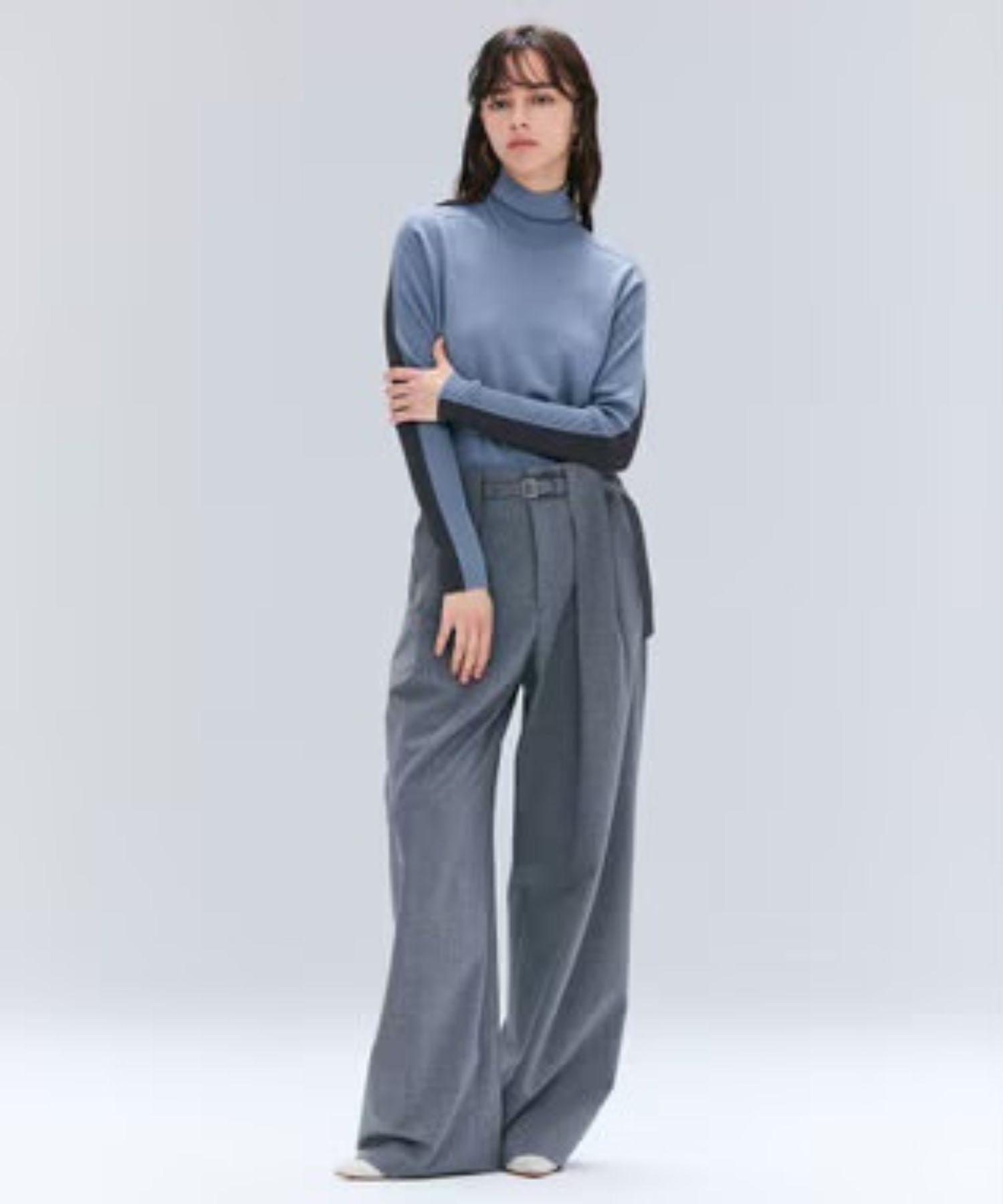 LA MONNAIE / バイカラーウールタートルニット (Dull Blue × Warm Gray) 毛/ タートル / 裾サイドスリット/ 手洗可 / KRCWGW0300