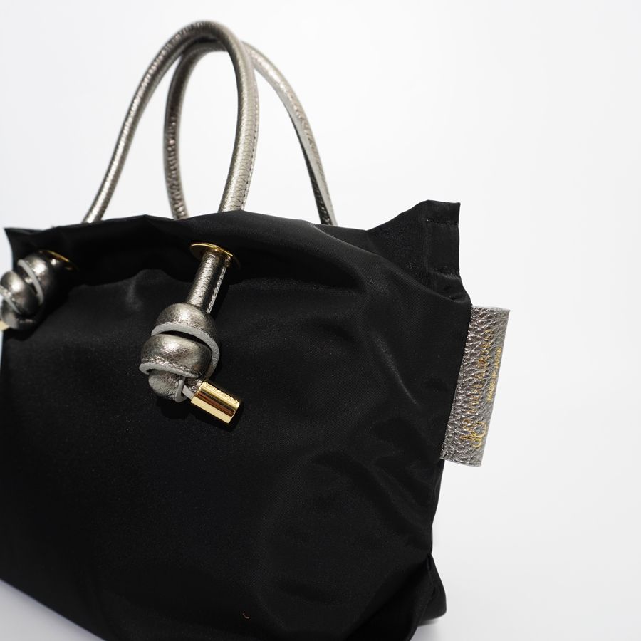 BIANCA / Black × Silver /  V-2224 / ビアンカ / ノットハンドルナイロントート / Sサイズ（ブラック×シルバー）ナイロン / 牛床革（Italian leather）/ 2WAY / ショルダーストラップ付き / V-2224