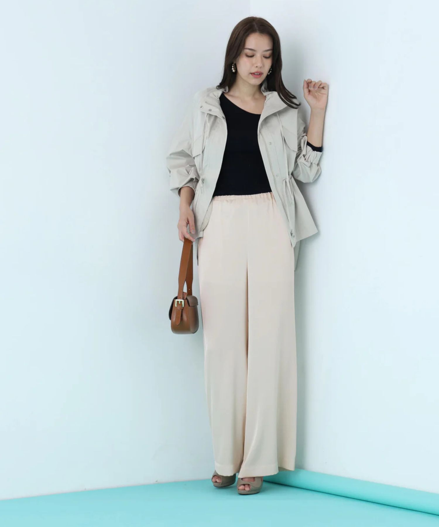 サテンワイドパンツ(エクリュ)ポリエステル / ストレッチ性あり / ショート丈裏地付き / 前ポケット×2 、後ろ飾りポケット×2 / ウエストゴム ＋共ヒモ / 0316130223