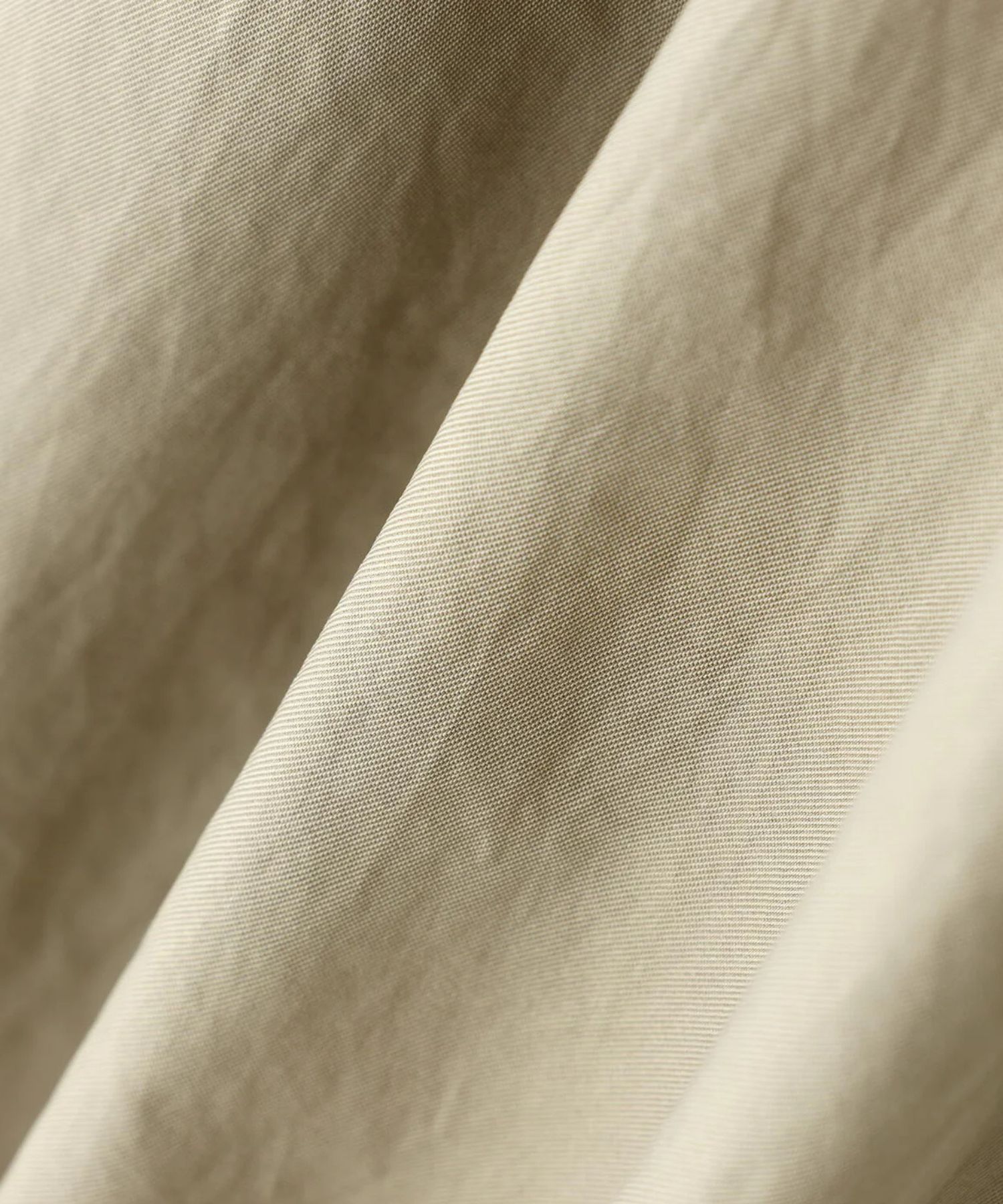 ストレッチツイルマウンテンパーカー(カーキ)ポリエステル / ストレッチあり / 裏無し / 両脇ベンツあき / 前ファスナー開き+ドットボタン / 0316155217