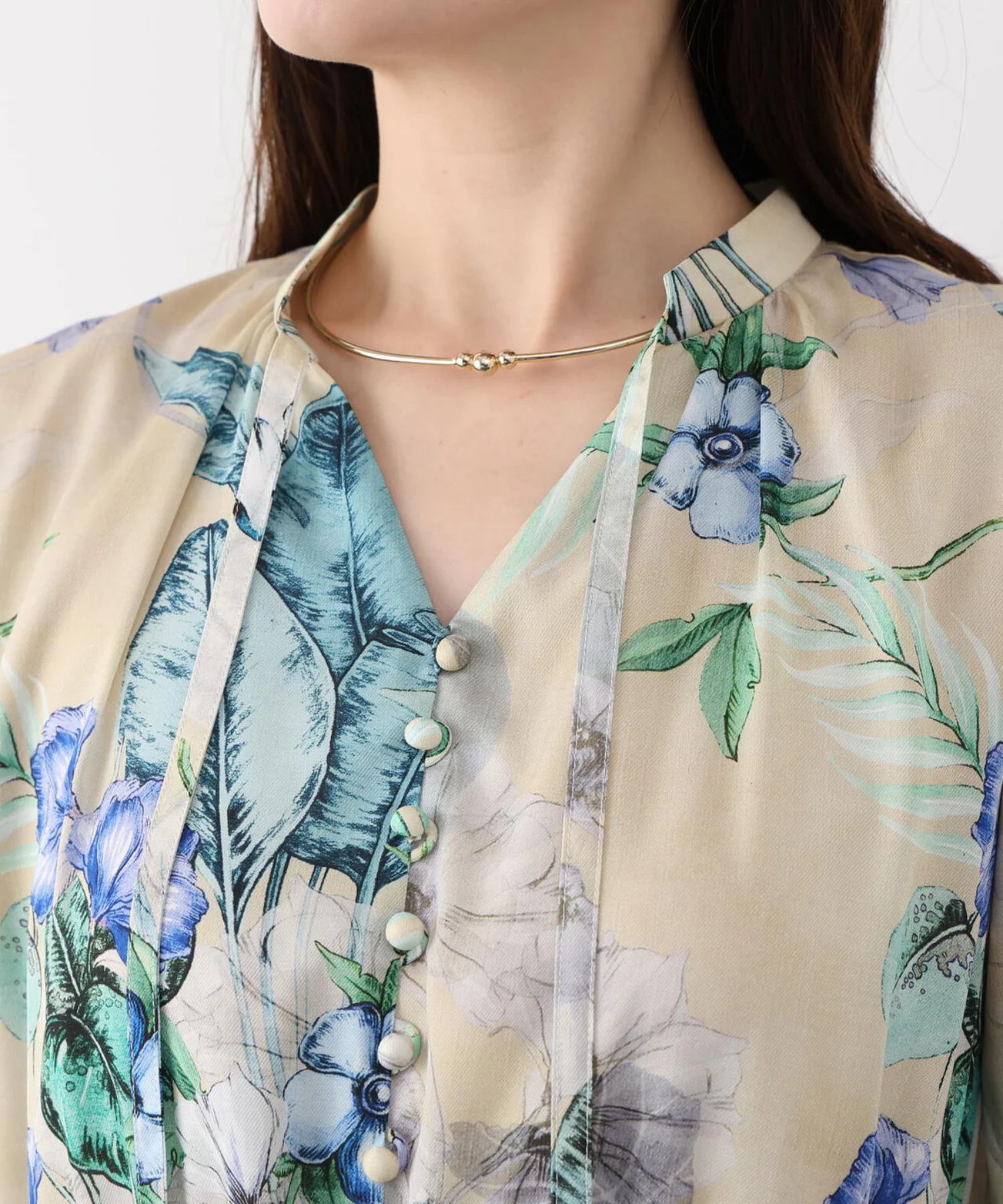 ボタニカルアートプリントワンピース(ベージュ系)ポリエステル / ストレッチ無し / 身頃のみ裏地付き / 両脇にポケットあり×2 / ウエストにゴム+共ひも入り / 前釦は飾り / 0316140317