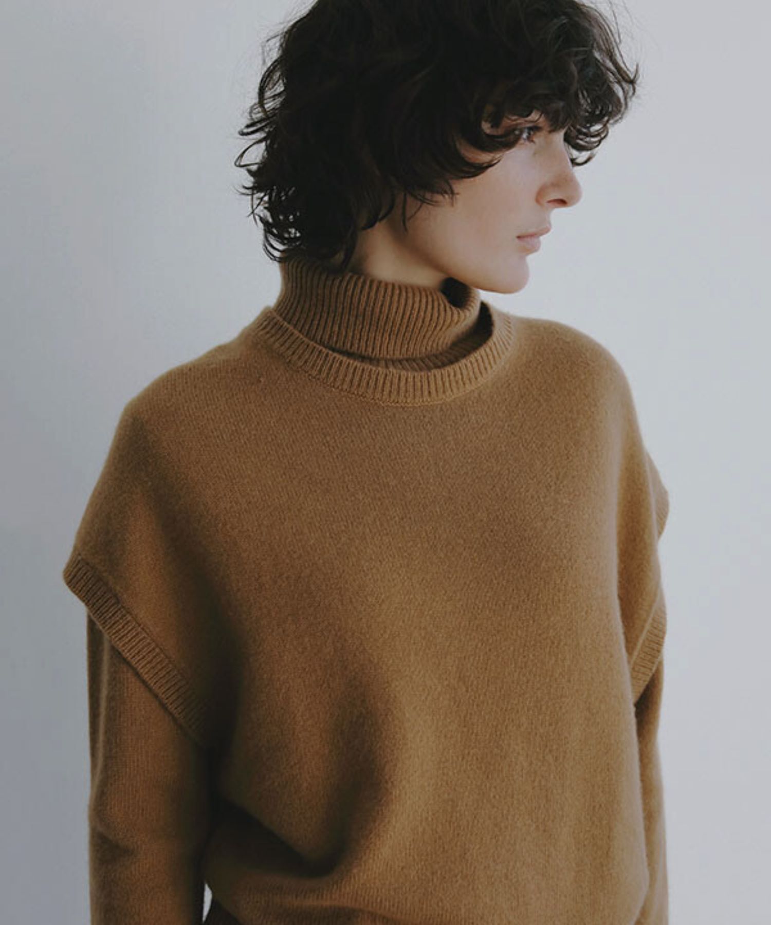 ウールカシミヤスリーブレスニットプルオーバー (CAMEL) 毛 / クルーネック / 柔らかい / 手洗可 / 1226111009