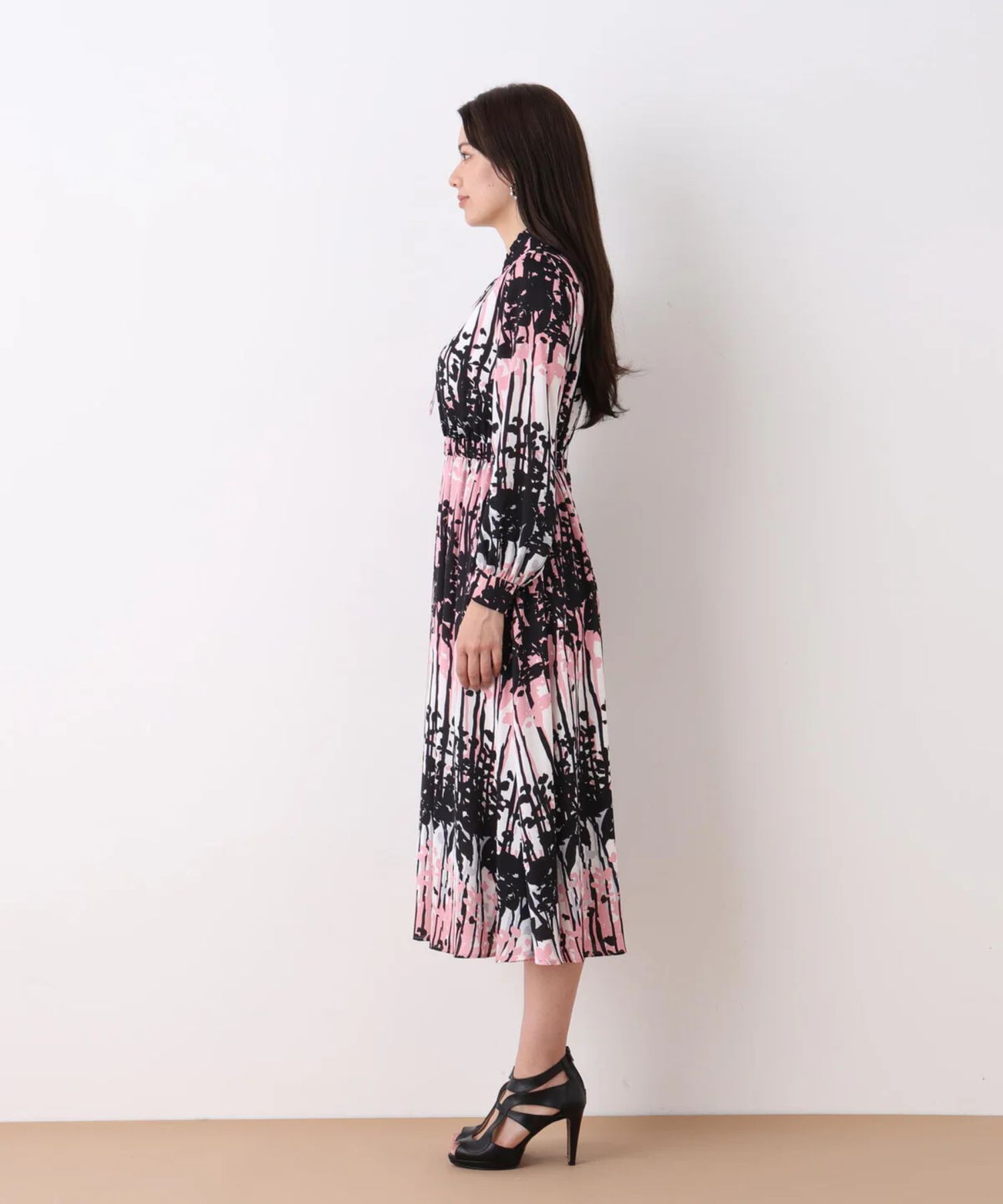 インクフォレストプリントワンピース(ピンク系)ポリエステル / 身頃のみ裏付き / ファスナーなし / 被って着用 / スリットなし / 6140200