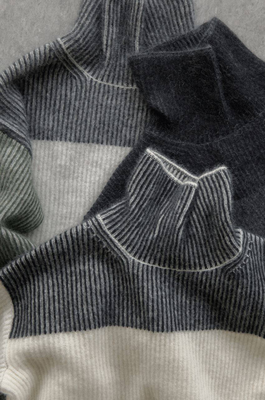 Raccoon slit sleeve turtle neck  (M.GREY x M. GREY) ウール / 静電気防止加工 / 袖口スリット / 柔らかい / CT24330